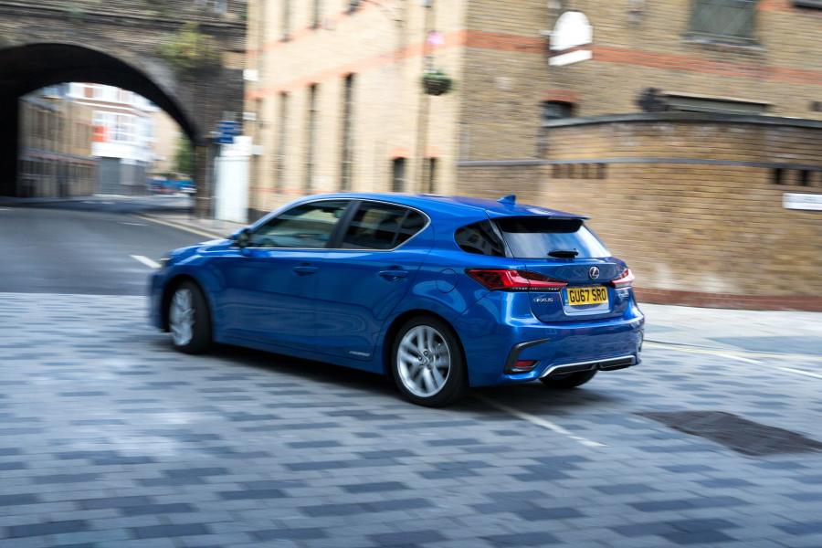  Lexus CT200h 2017 года  (UK) (фото 33 из 38)